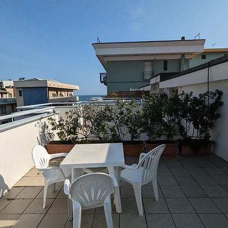 Hotel Doria Bellaria-Igea Marina Buitenkant foto