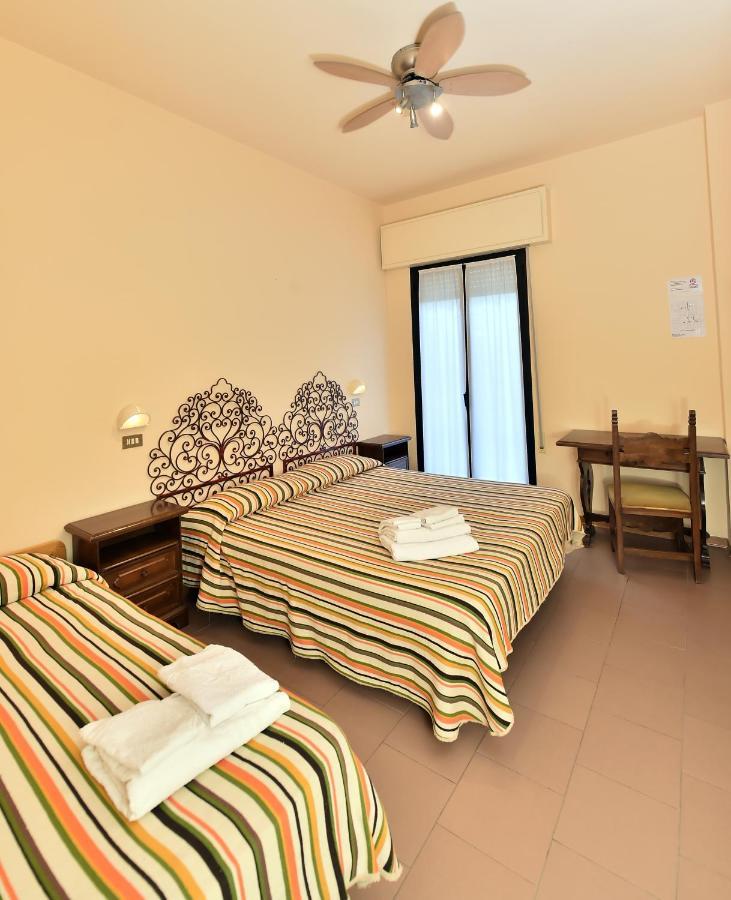Hotel Doria Bellaria-Igea Marina Buitenkant foto