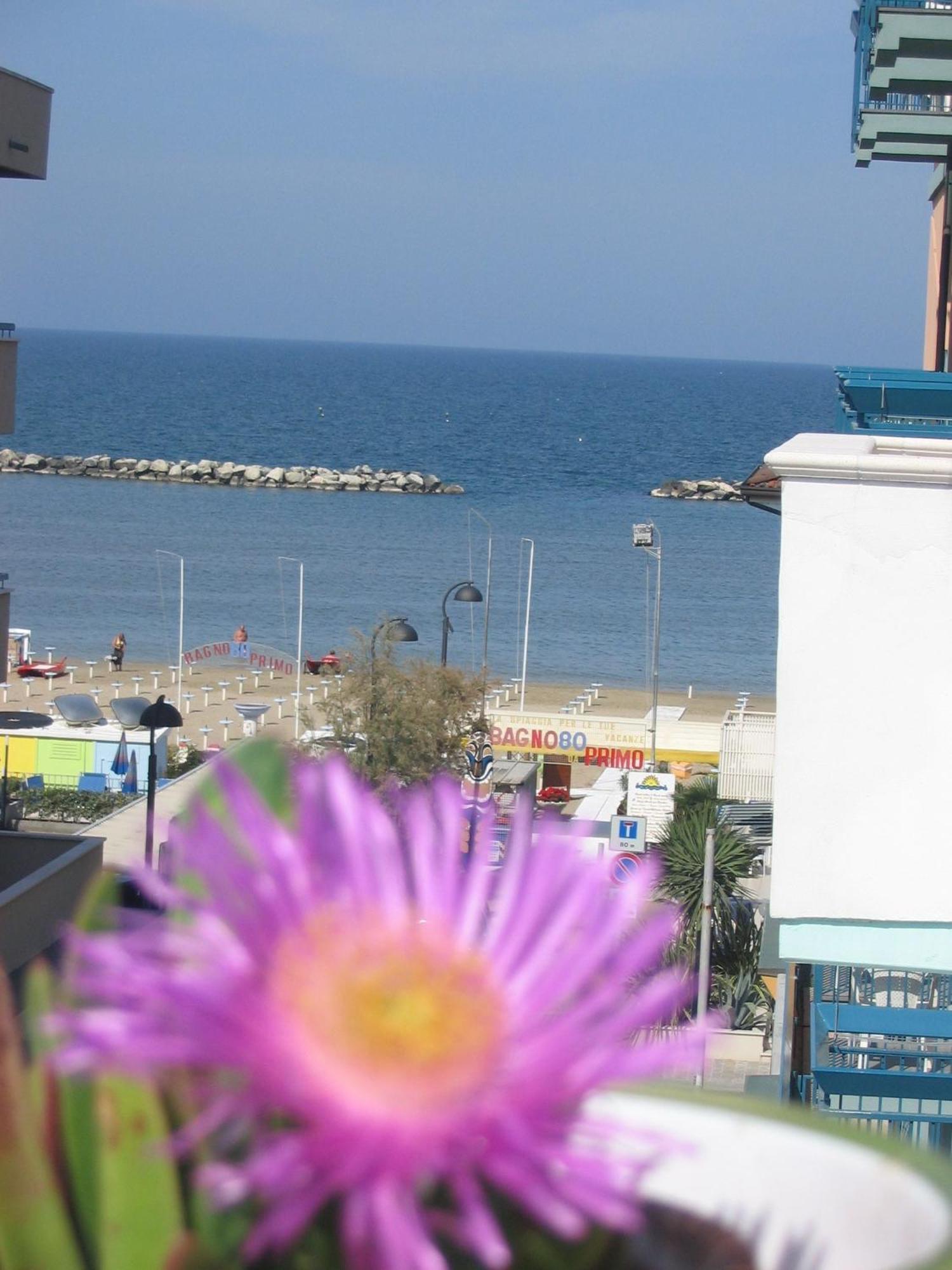 Hotel Doria Bellaria-Igea Marina Buitenkant foto