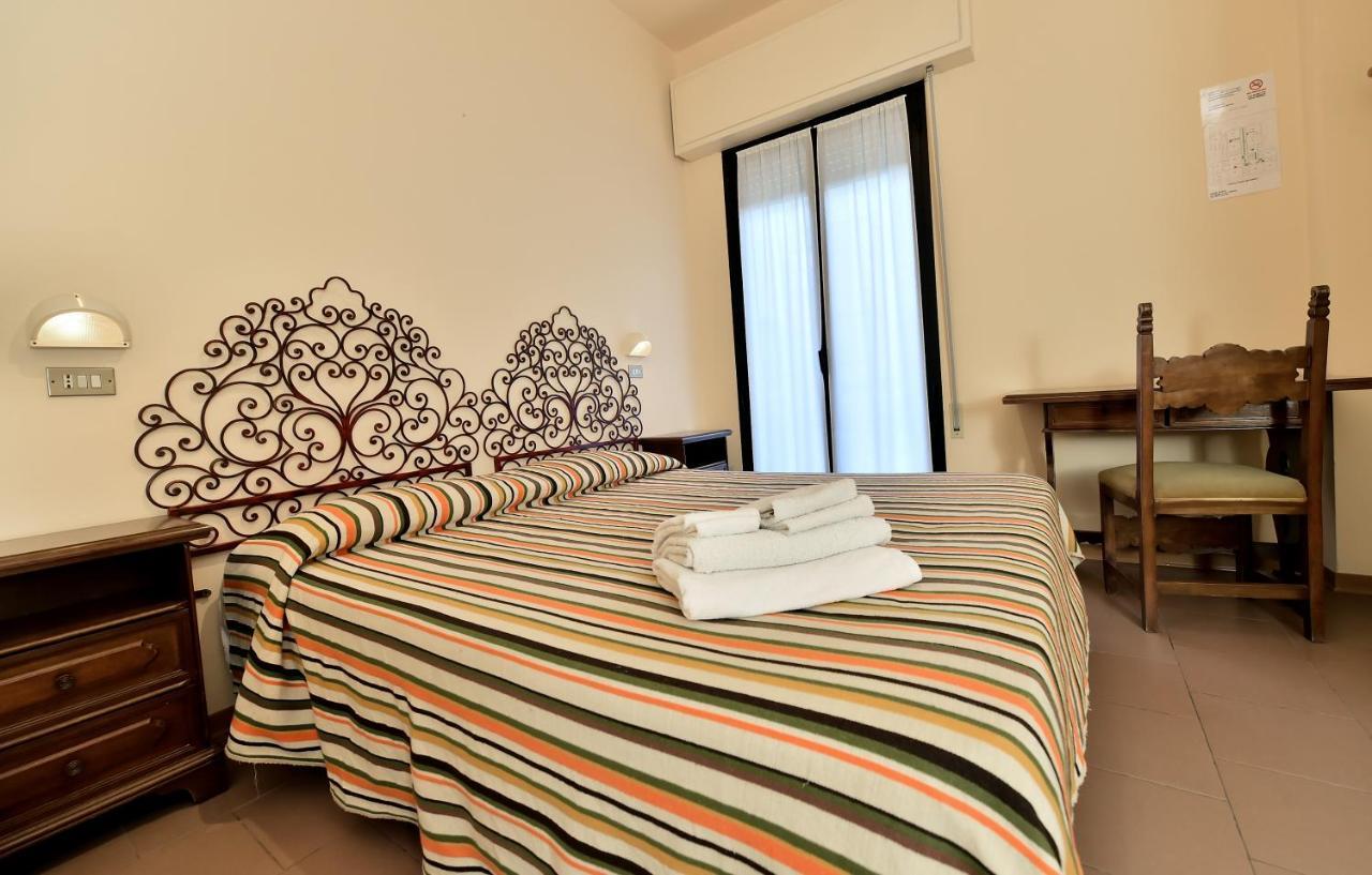 Hotel Doria Bellaria-Igea Marina Buitenkant foto