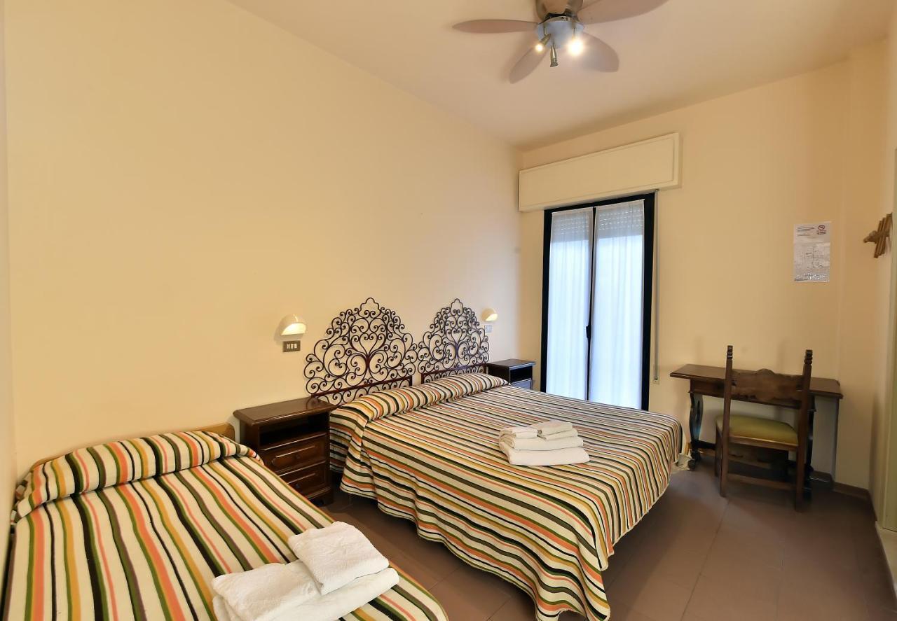 Hotel Doria Bellaria-Igea Marina Buitenkant foto
